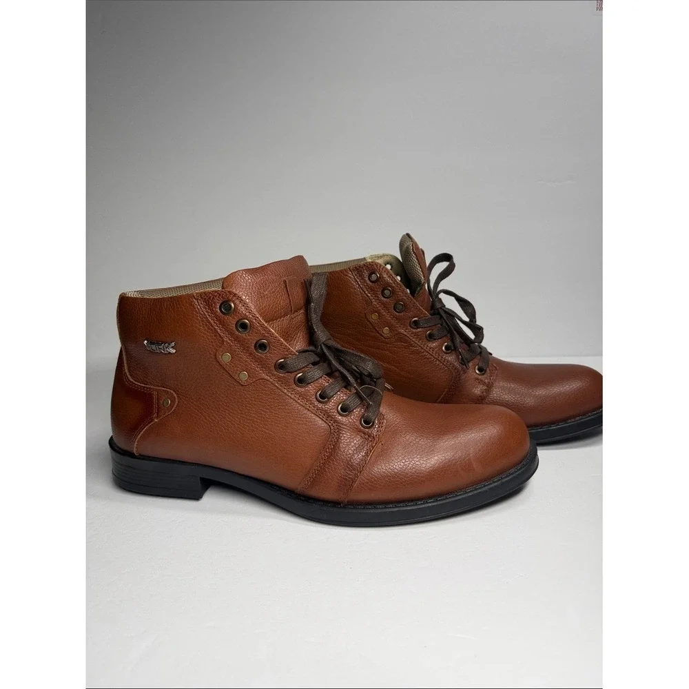 York Men's sz 12 Tan Brown Leather Chukka Boots Workwear Casual Quiet Luxury